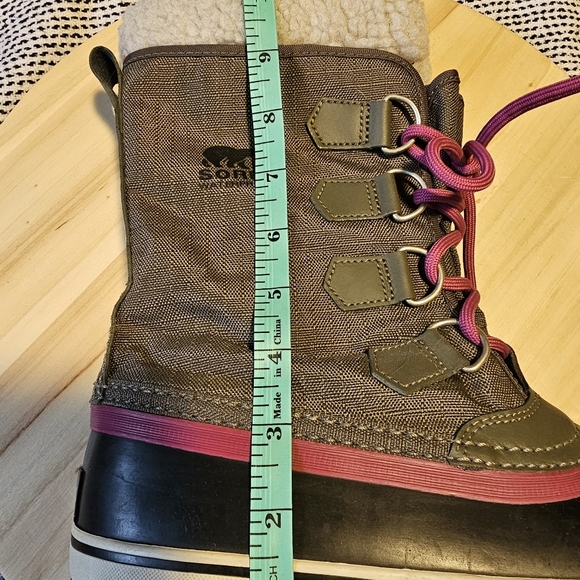 Sz 8 Sorel Caribou Classic Snow Boots - Picture 11 of 17
